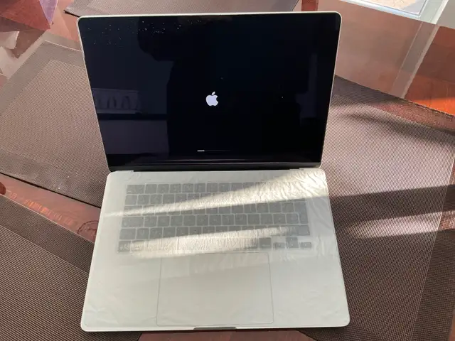 À vendre Mac 15’’ in Laptops in City of Montréal - Image 3