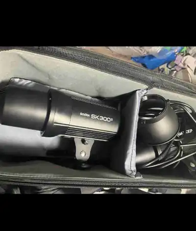 The Godox SK300 is a compact and durable studio flash strobe, perfect for studio portraits and e-com...