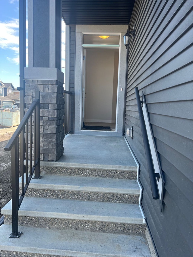 SPACIOUS HOUSE (BRAND NEW) FOR RENT PINE CREEK SW CALGARY! Long Term Rentals Calgary Kijiji