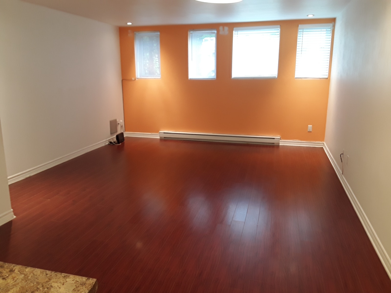 Superbe Condo 4 ½ Insonorisé – Ville-Marie Metro Frontenac — photo 2