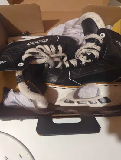 Bauer S160 Hockey Skates size 1.5 EE (wide), View more