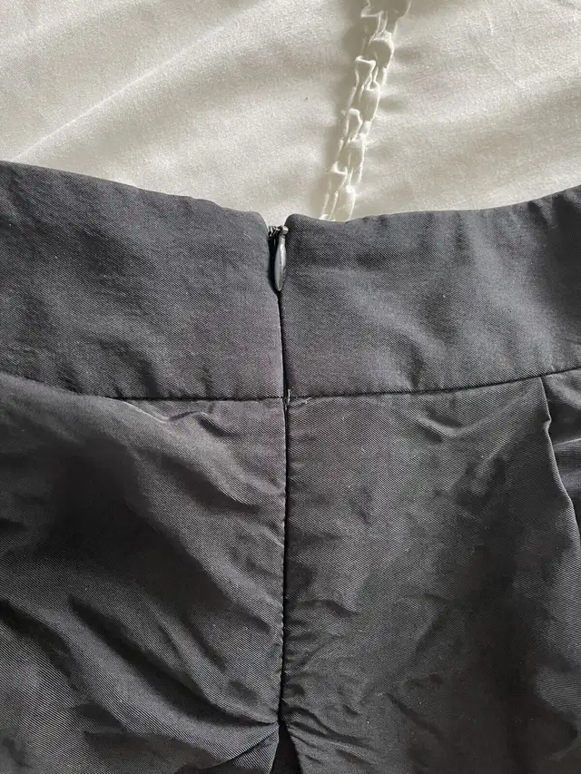 Banana Republic black tiered ruffled skirt in Women's - Dresses & Skirts in Edmonton - Image 3