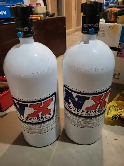 Complete, New in box, never used Nitrous Express system for 3 valve 4.6L Ford Mustang with 2 bottles...