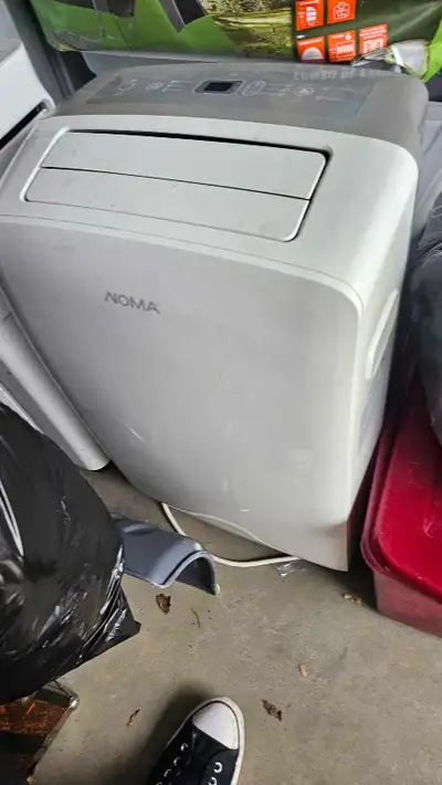 Noma indoor air conditioner Works great going to wash the filter and unit good to go just needs a ve...