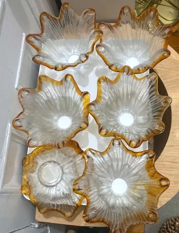 1960/70 Italian Murano Handblown Glass Scallop Tulip Light Shade in Indoor Lighting & Fans in City of Montréal - Image 7
