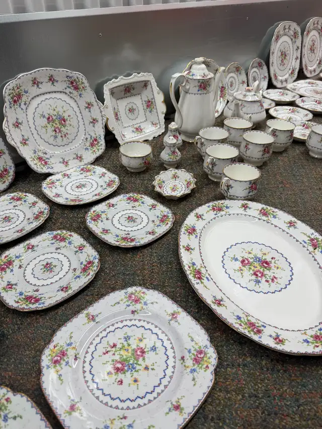 Royal Albert Petit Point Tea Set415732822736250881