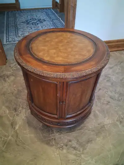 Table ronde de salon en bois, View more