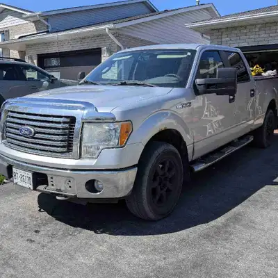 2010 F150 5.4 V8, 4x4, 6' Box, Tow package, All season and winter tires (both on rims), Runs great,...