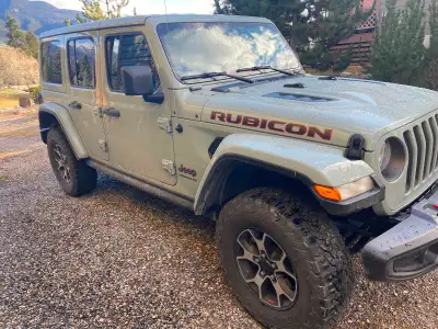 Beautiful Earl Grey Jeep Rubicon in excellent condition. Selling as I don’t use it for off roading a...