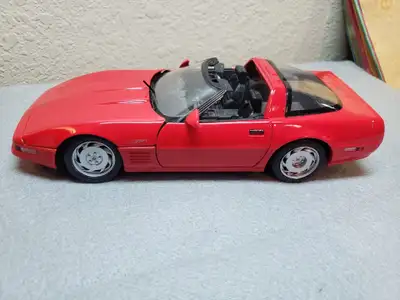 Maisto 1992 Chevrolet Corvette ZR-1 1:18 Diecast Car. Hello buyer, If you see this announcement? ......