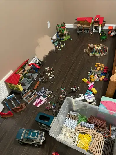 Large lot of Schleich toys -farm house/barns, treehouse, fencing, horses, hay/feed, jumps, blankets...