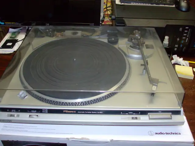 TECHNICS RECORD PLAYER-MADE IN JAPAN in Stereo Systems & Home Theatre in City of Toronto - Image 3