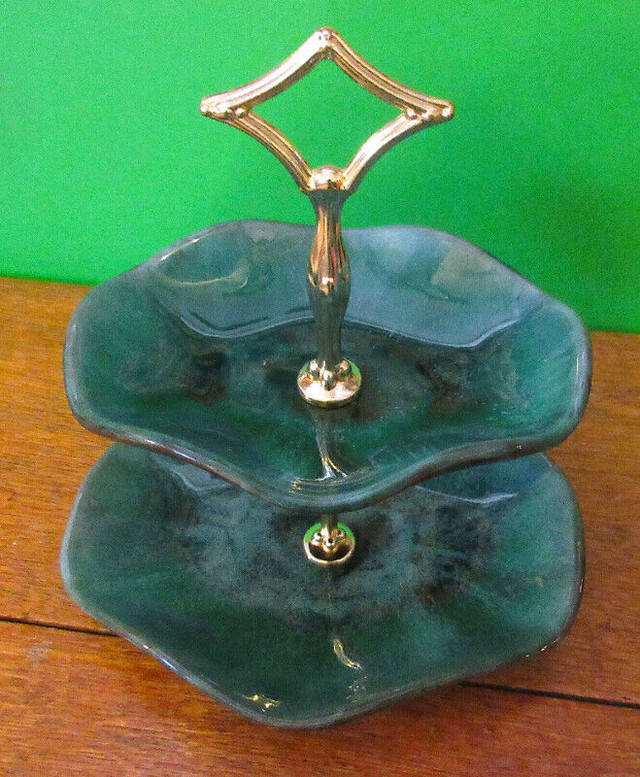 Blue Mountain Pottery 2-Tier Green Candy Dish Nice Condition in Arts & Collectibles in Stratford - Image 4