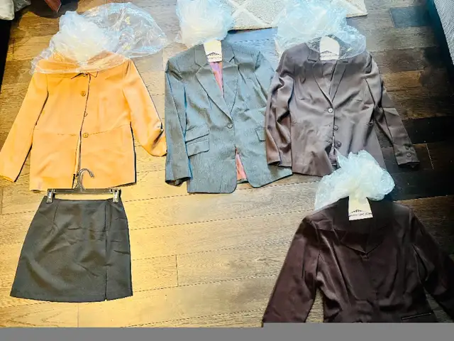 Closet Clean OutWomen's Clothing  - XS & Small, Size 4 & Size 6 in Women's - Dresses & Skirts in Guelph - Image 7