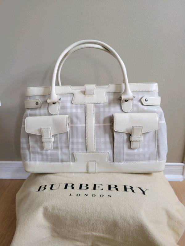 Authentic Burberry Haymarket handbag in Women's - Bags & Wallets in Mississauga / Peel Region - Image 2
