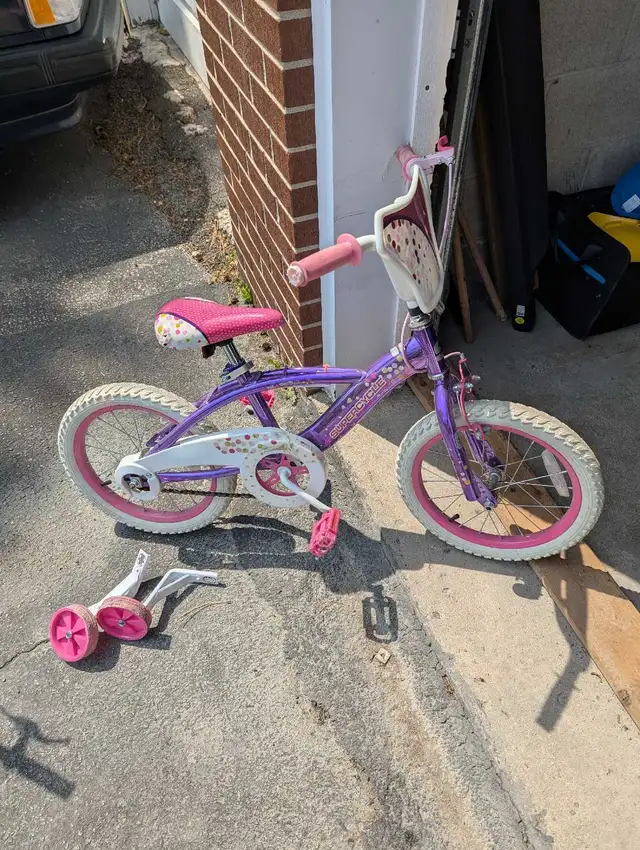 Girl bicycle in Kids in City of Toronto - Image 2