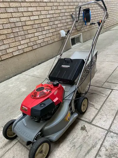 VINTAGE - Honda HR173 Gas Push Lawnmower, View more