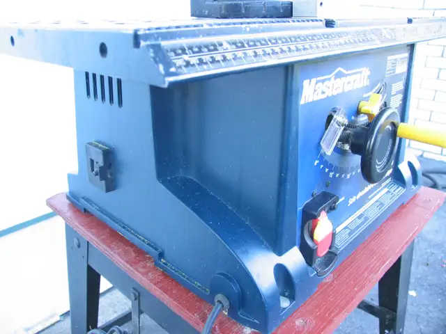 Mastercraft 15 Amp Portable Table Saw With Stand in Power Tools in Laval / North Shore - Image 4