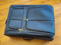 Luggage / suitcase with caster wheels (Roots)