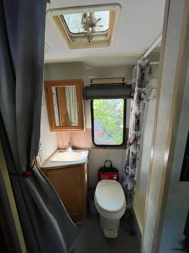 UNIQUE 2003 Volkswagen Winnebago vista 21b – vw chassis, solar in RVs & Motorhomes in Victoria - Image 9