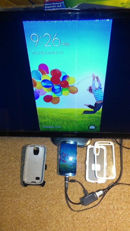 Samsung Galaxy S4 with Case and HTML TV Adapter in Cell Phones in Mississauga / Peel Region