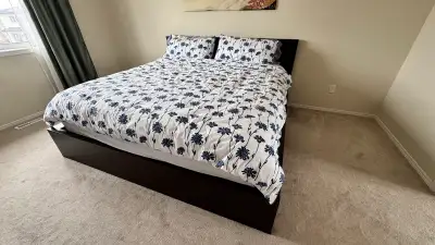 EQ️3 King Bed Frame + Beautyrest Mattress – Excellent Condition Selling a bedroom set including a ki...