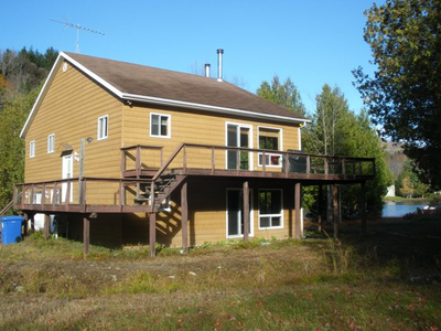 Chalet 3 chambres sur lac privé pour été 2026 Disponible du 6 juillet au 15 octobre