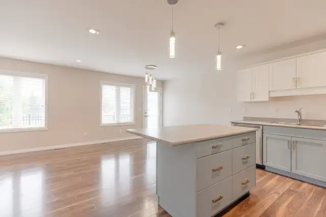 Home for Sale (3 bed, 3 bath) 12-365 dawson Cr. 63362401198211124