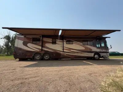 07 Holiday Rambler Navigator 45PBQ tag axle four season motorhome in excellent condition. The 45PBQ...