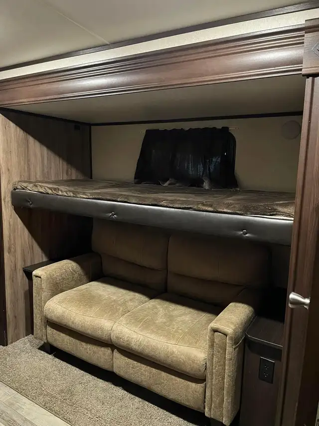 2018 Jayco Whitehawk 31BH in Travel Trailers & Campers in Grand Bend - Image 7
