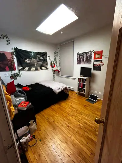 Sublet / lease takeover from February 1 - July 1 (option to renew lease) $800 + Hydro&Wifi Hello! I...