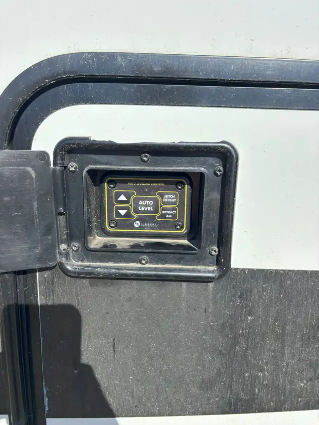 2019 - Jayco Talon 413T Toy Hauler – 3/4 Ton Towable + Drop Hitc in Travel Trailers & Campers in Edmonton - Image 7