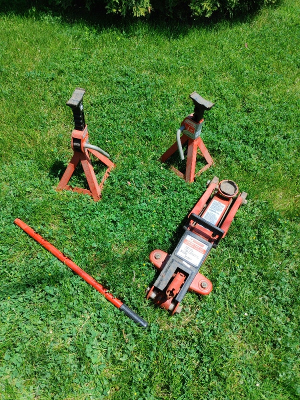 2 ton hydraulic trolley jack c/w 2 stands Heavy Equipment Parts