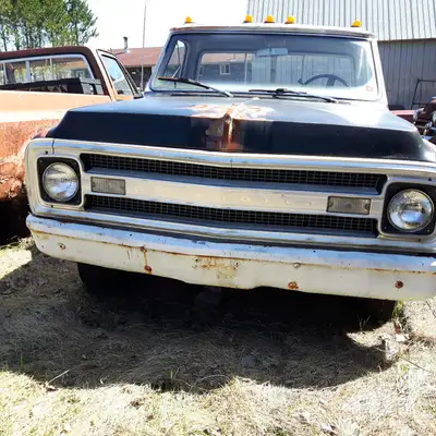 1968 Chev Dump truck has newer hoist, and running motor. Rear end making noise and needs work on bra...