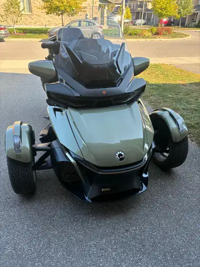 ** Winter Special ** I'm selling my Can-Am Spyder RT Sea to Sky, a remarkable three-wheeled motorcyc...