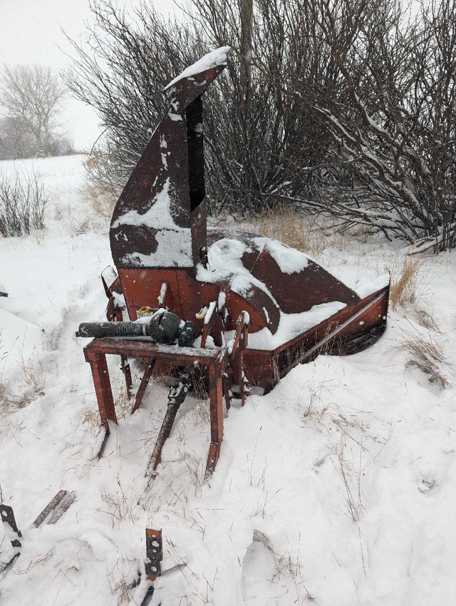 Front mount snow blower  in Farming Equipment in Medicine Hat - Image 2