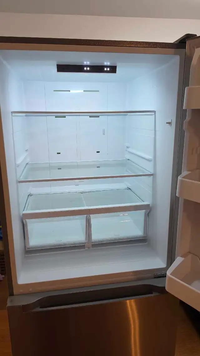 Réfrigérateur AVG 30" (18,7 pi³) – Congélateur bas – Comme NEUf in Refrigerators in Sherbrooke - Image 7