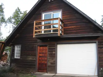 One bedroom one bathroom cabin suitable for single or couple. Because of serious allergies; NO SMOKI...
