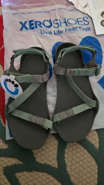 ****English below**** Neuves, jamais portées. Barefoot, minimalist Achetées directement chez Xero Sh...