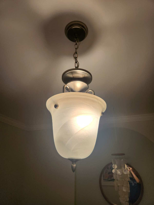 Classic Edwardian style lantern pendant light  dans Éclairage intérieur et plafonniers  à Région d’Oakville/Halton - Image 3