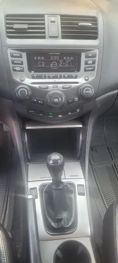 Honda Accord EX-L 2006. Manual. Toit ouvrant, mag, seige en cuire. 100% privé. Vendu au meilleur off...