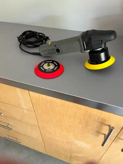 Chemical Guys TORQX random orbital polisher. Like new used once. Interchangeable backplate accept 3"...