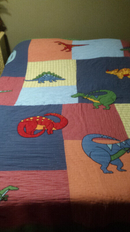 HAND MADE QUILT WITH EMBROIDERED DINOSAURS DOUBLE BED SIZE in Bedding in Stratford - Image 3