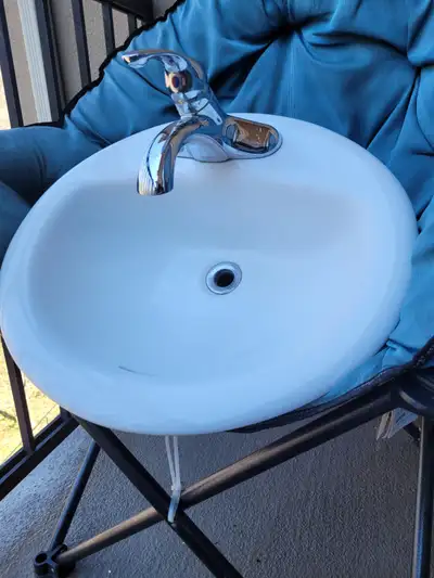 Delta faucet with sink in excellent condition.