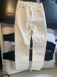 Selling pants(levis,roots,gymshark)