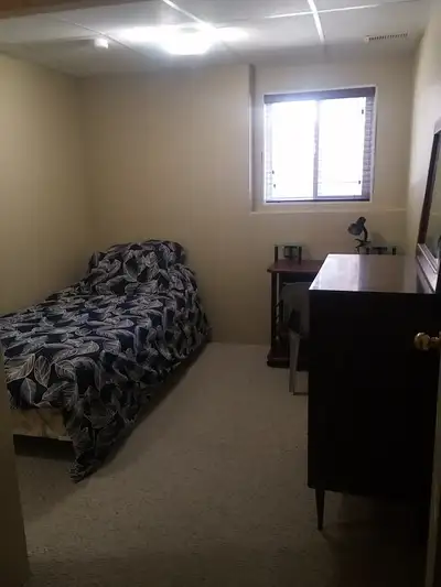 Kelowna North Glenmore Shared House. International Students/Students welcome, 1 Room for Rent, Quiet...