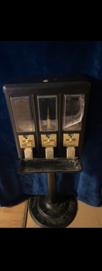 Cast iron candy machine with key 