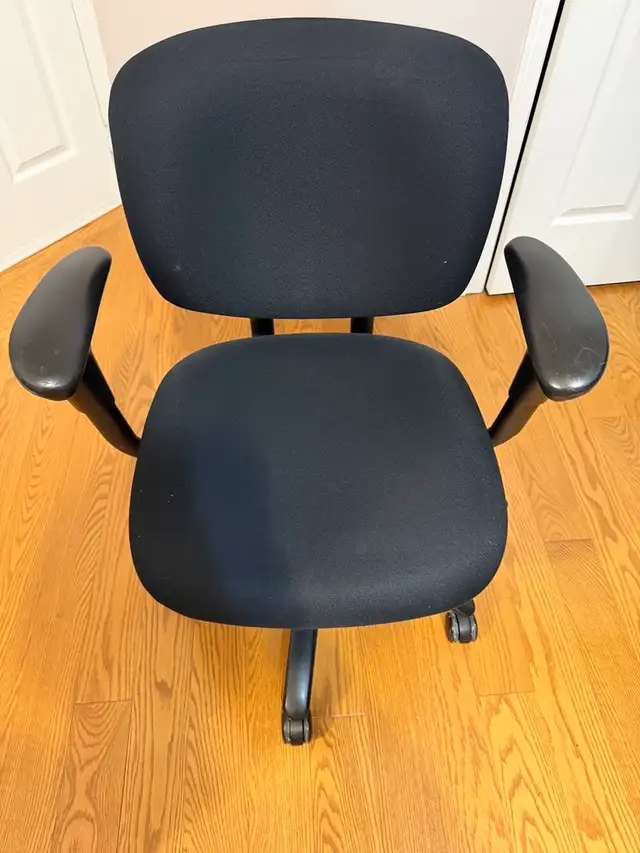 Humanscale Liberty Task Chair in Chairs & Recliners in Markham / York Region - Image 2