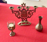 Chandelier juif, porte-lampion & vase en laiton sculpté