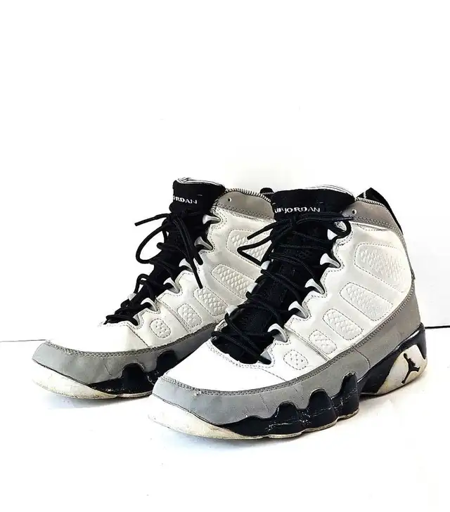 Air Jordan 9 Barons  Youth Sneakers Size 9.5 in Men's Shoes in City of Montréal - Image 10